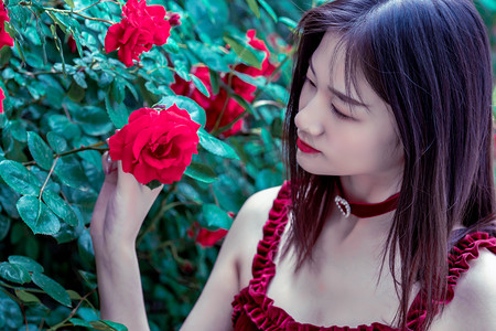 国铁集团：铁路暑运旅客发送量突破两亿人次